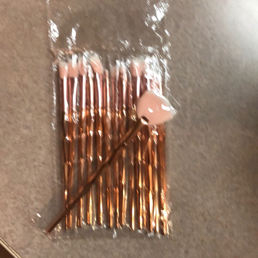 MAKEUP BRUSHES